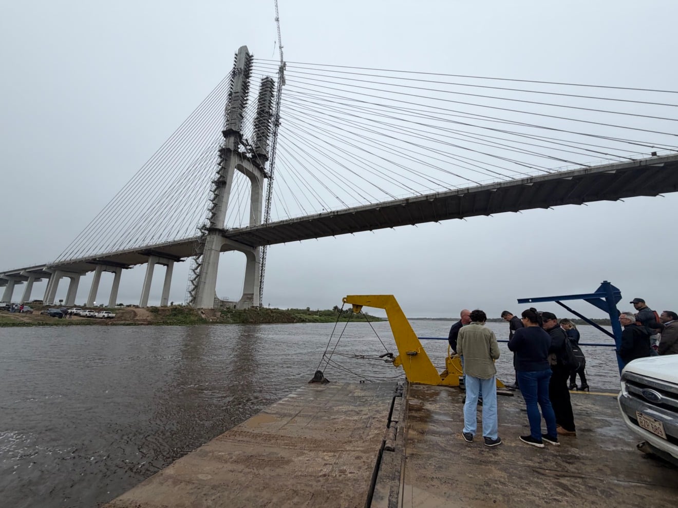Balseiros de Porto Murtinho apostam na burocracia para sobreviver à Ponte Bioceânica